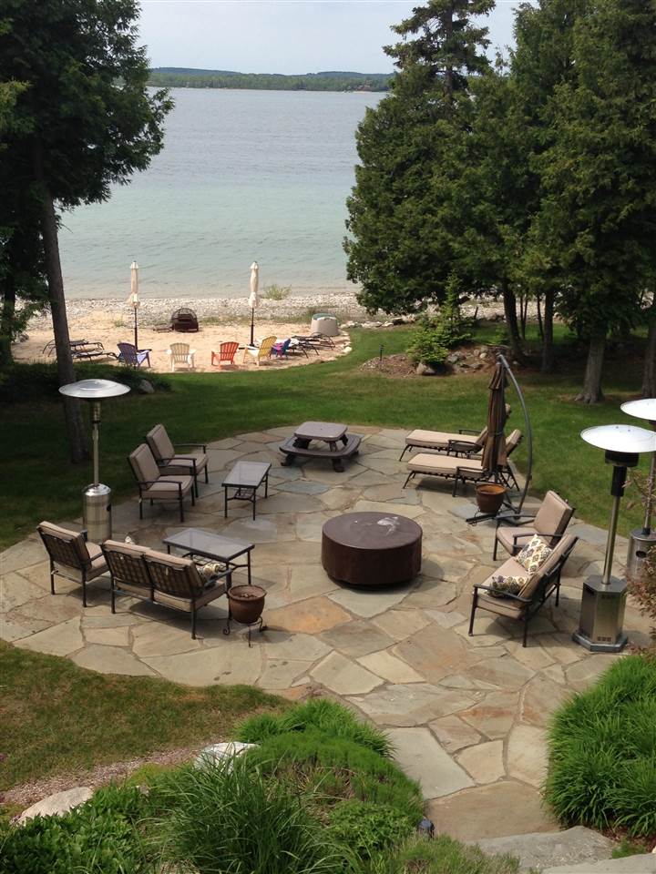 6579 Woods Creek Drive