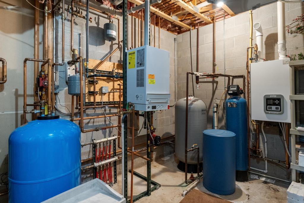 6579 Woods Creek Drive