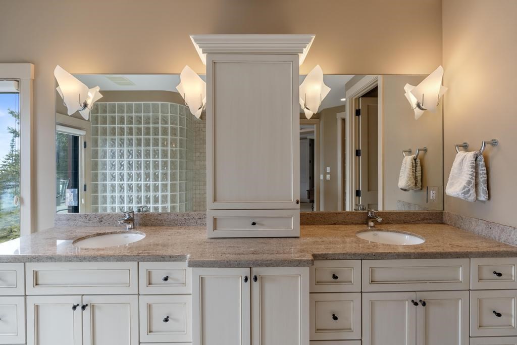 6579 Woods Creek Drive