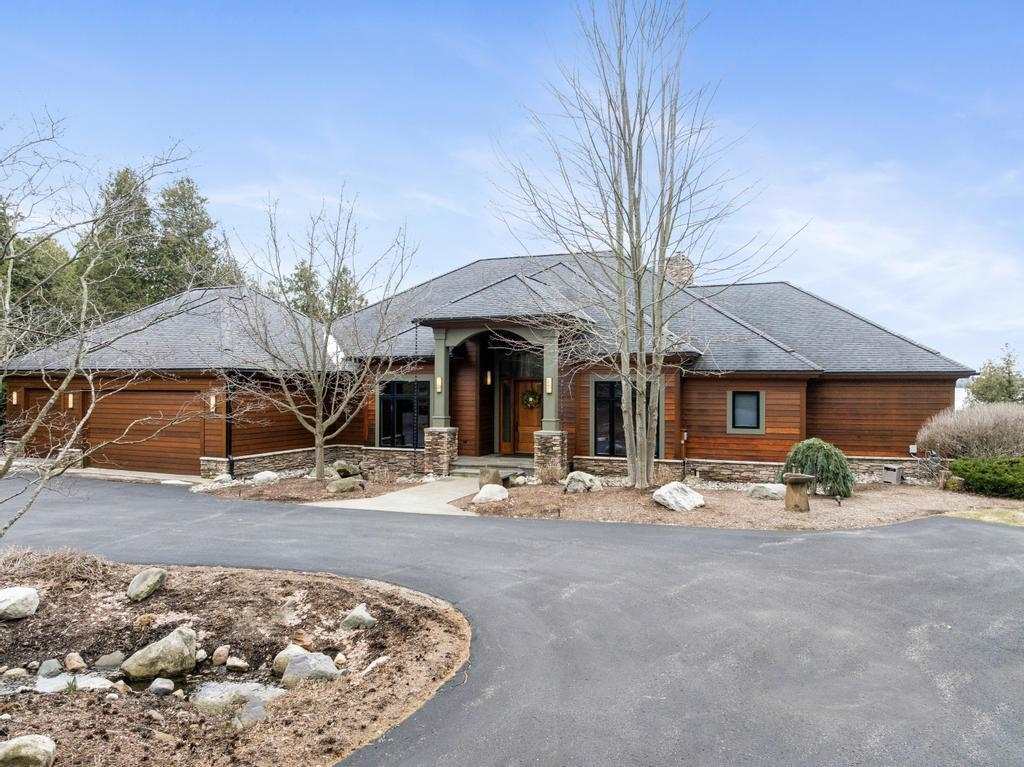 6579 Woods Creek Drive