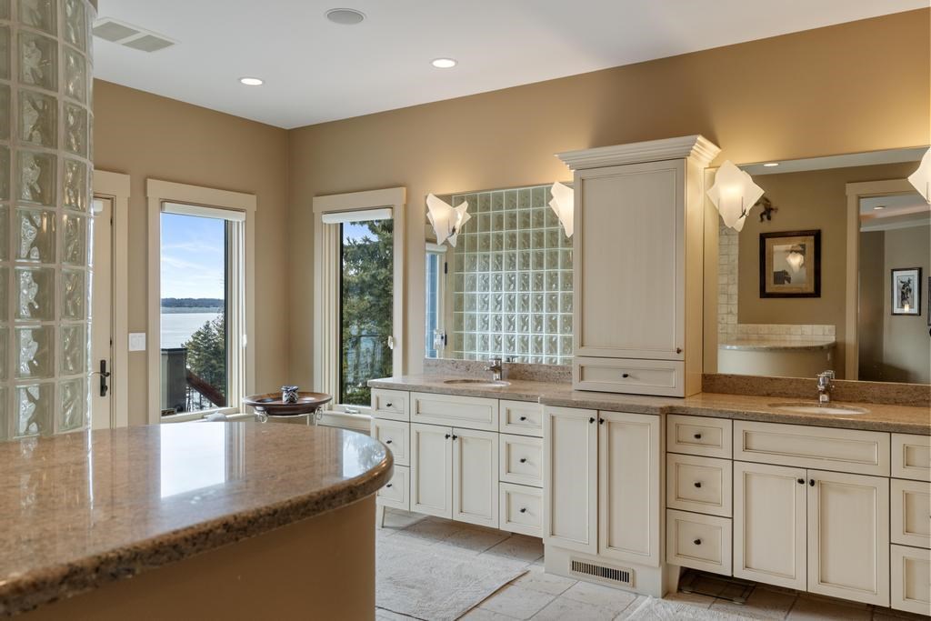 6579 Woods Creek Drive