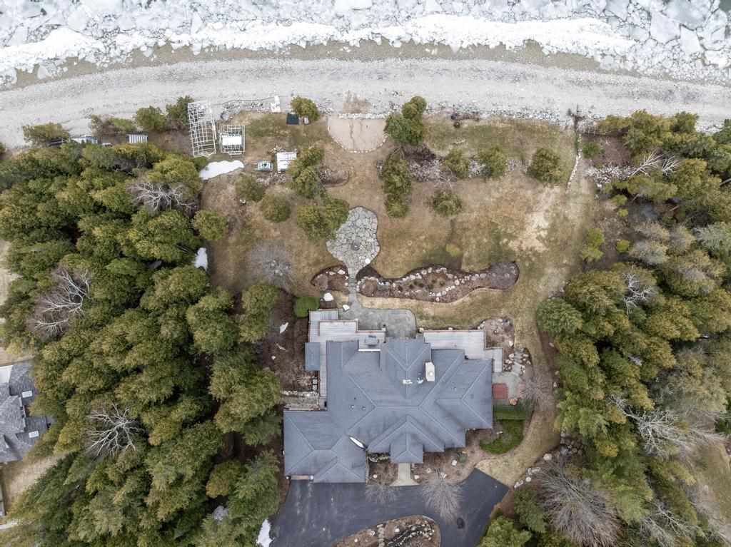 6579 Woods Creek Drive