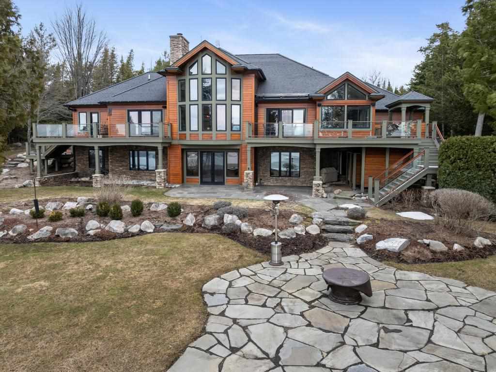 6579 Woods Creek Drive