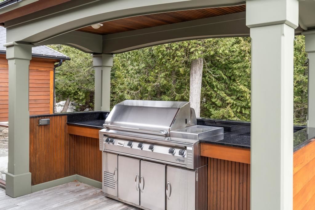 6579 Woods Creek Drive