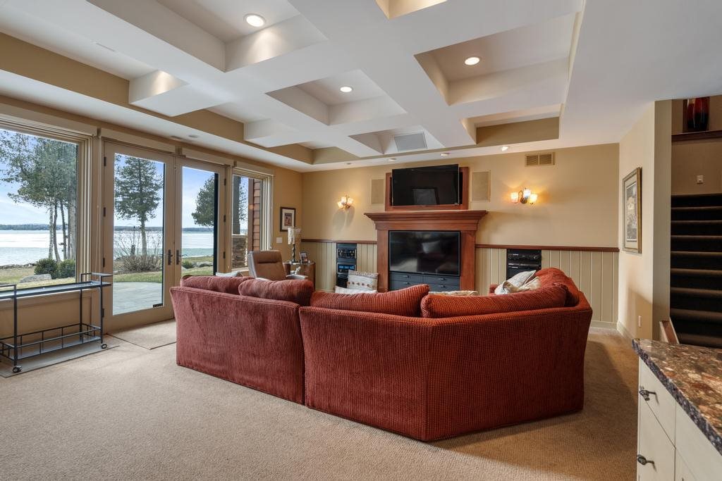 6579 Woods Creek Drive