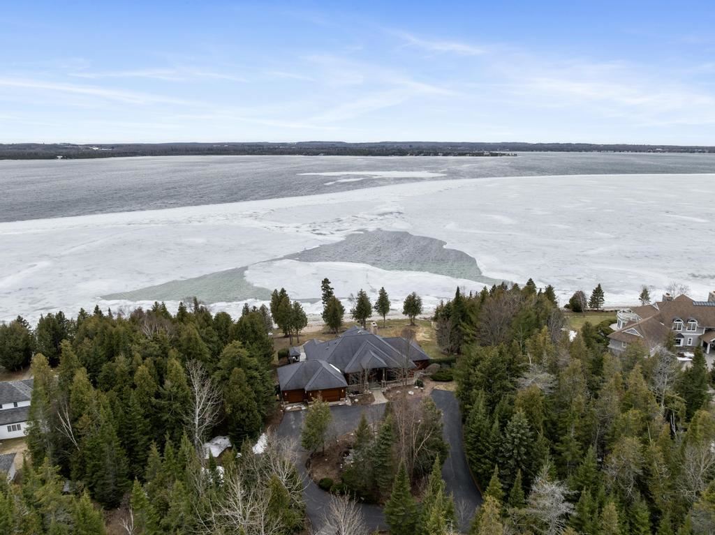 6579 Woods Creek Drive