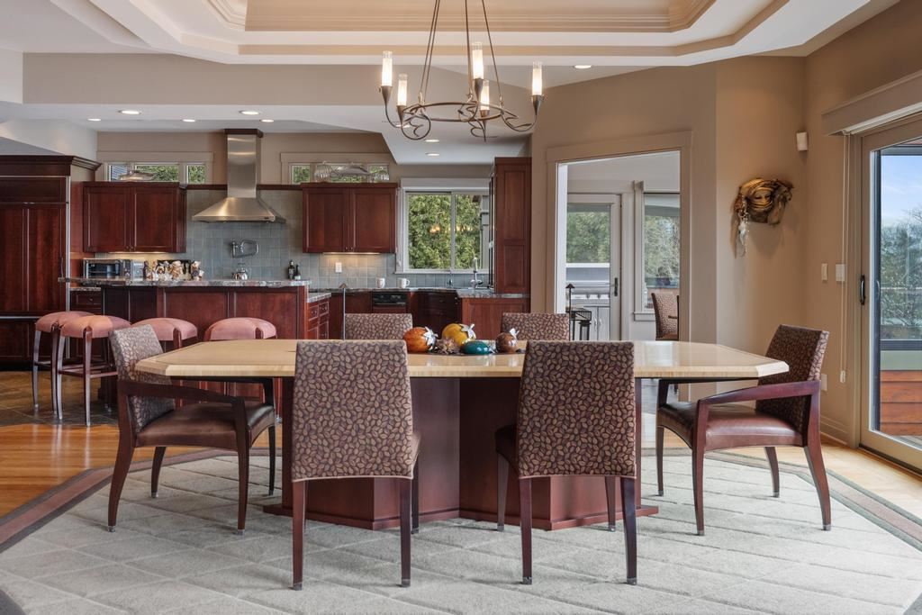 6579 Woods Creek Drive