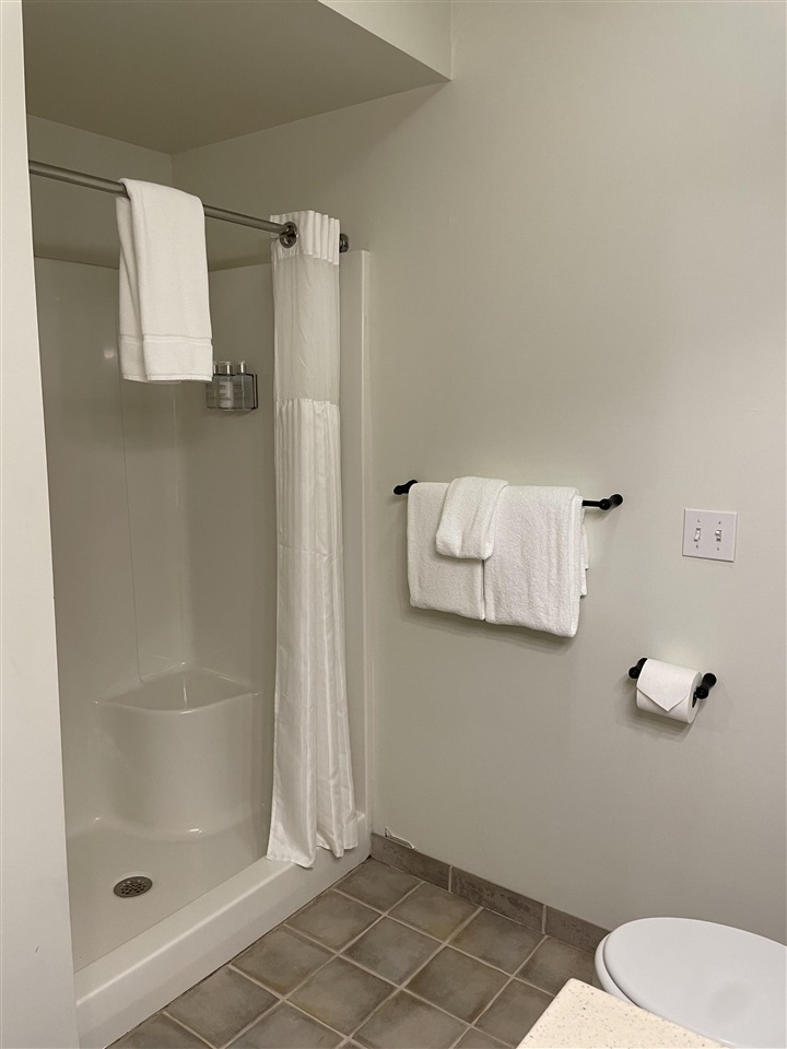 1075 Cabin Drive Unit: Unit #818 "D" / Door #818