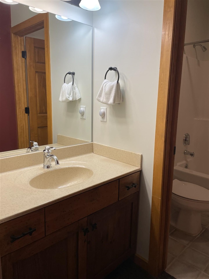 650 Beech Drive Unit: Unit #811 "C" / Door #811