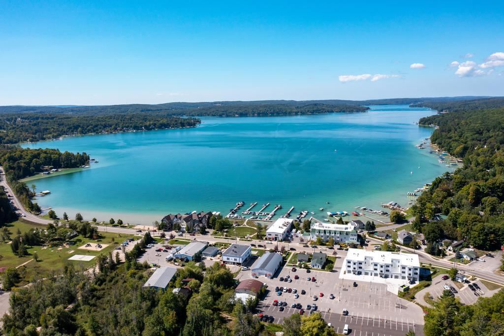 2027 North Shore Drive