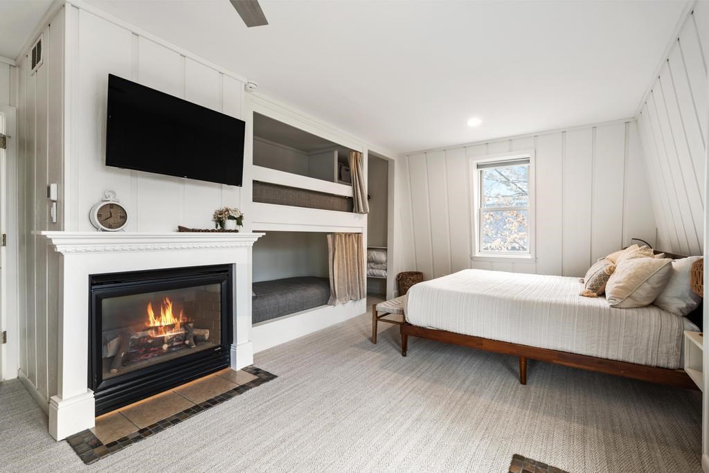 2027 North Shore Drive