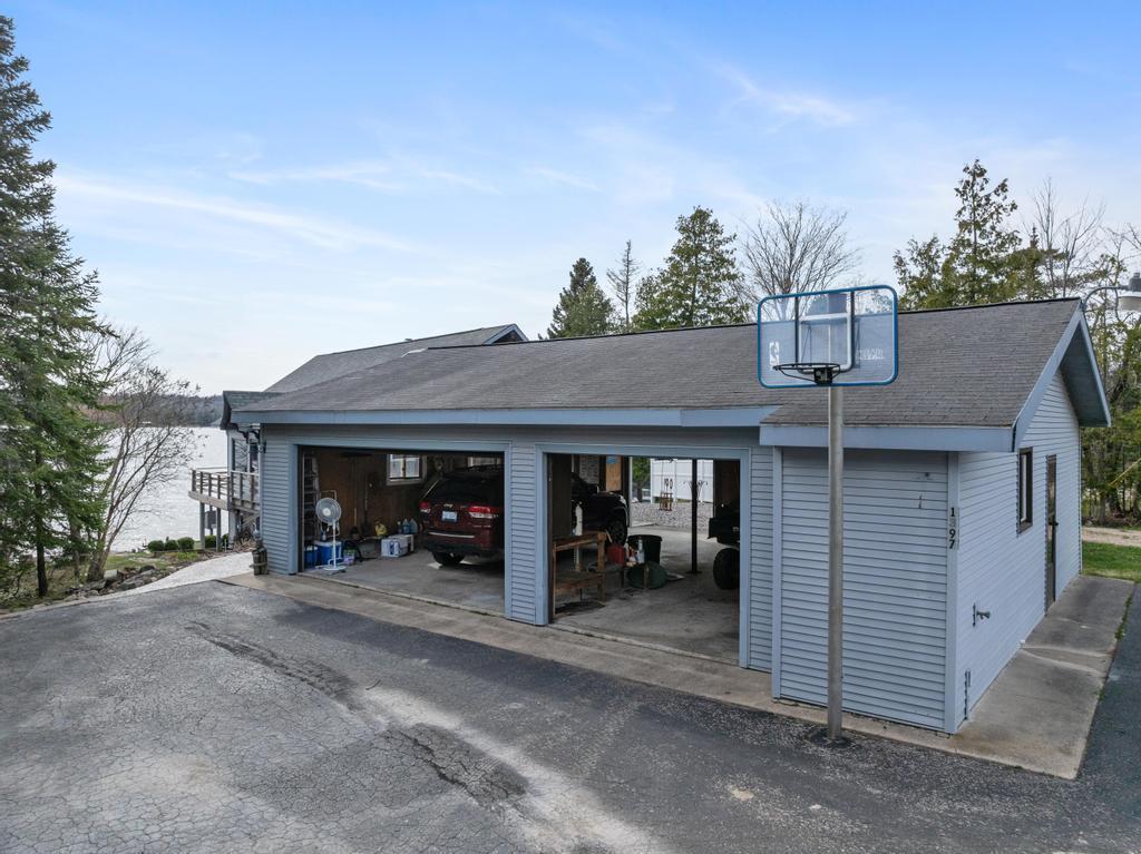 1397 Mountain Road