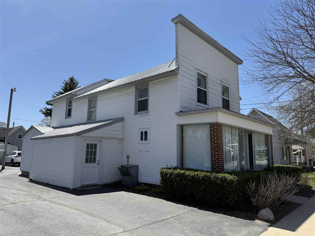 106 E Lincoln Street