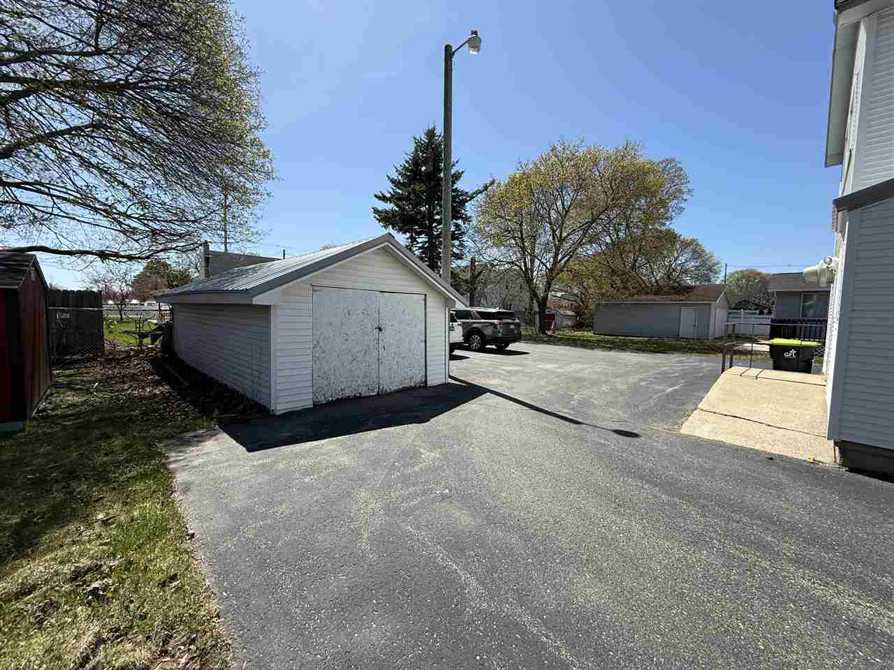 106 E Lincoln Street