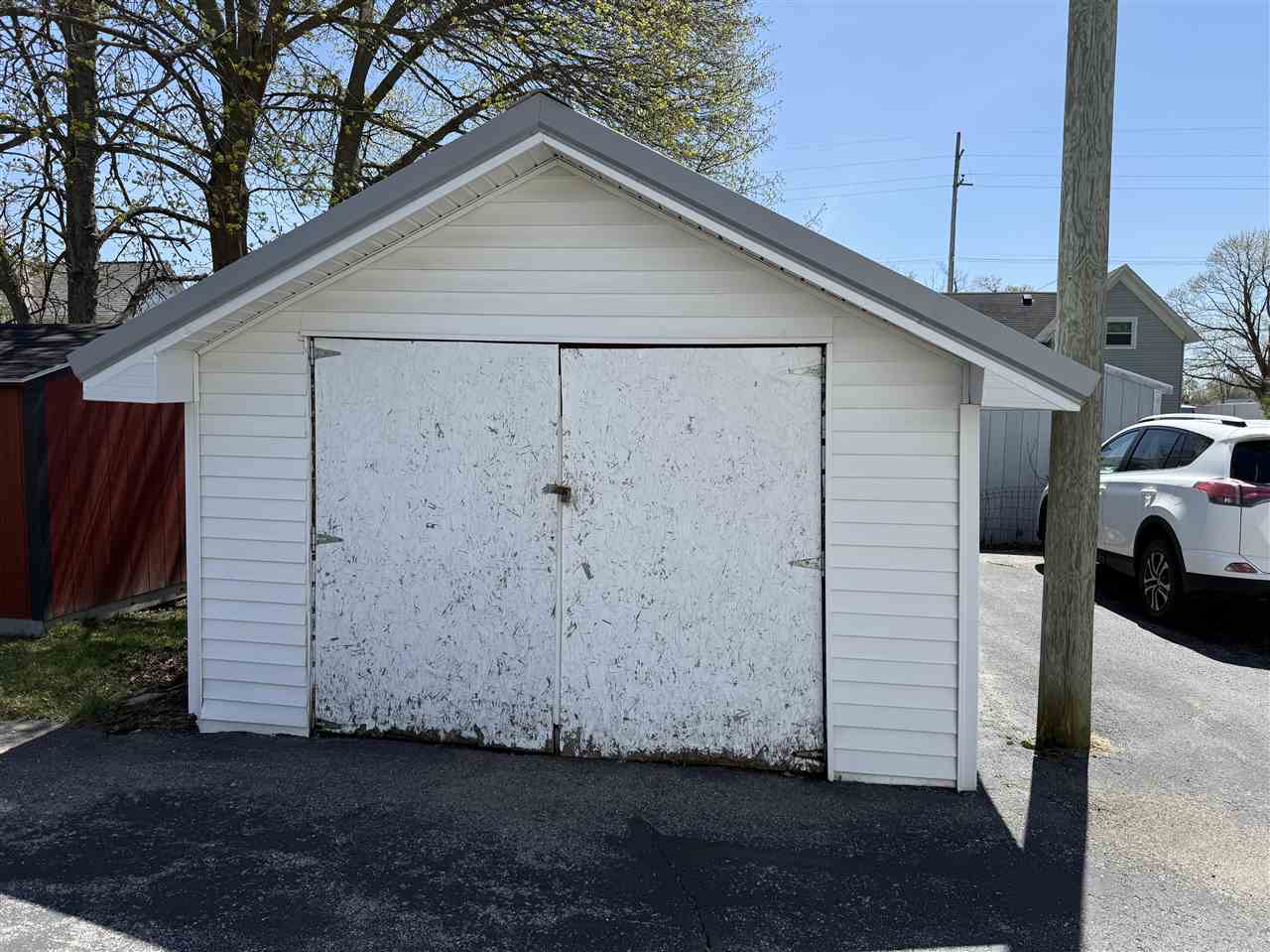 106 E Lincoln Street
