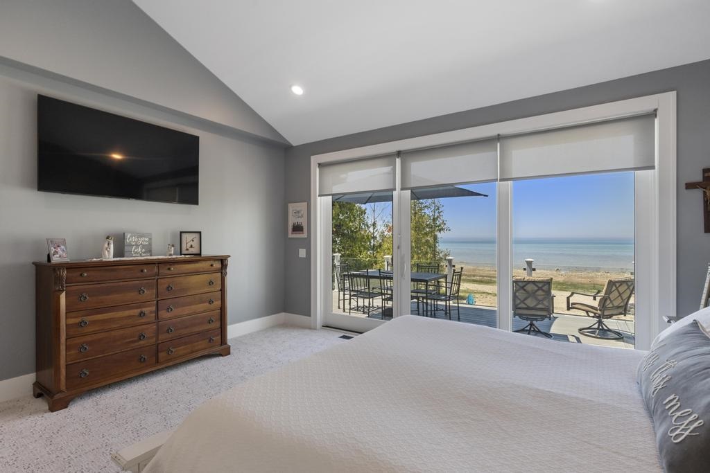 4435 Lake Shore Drive