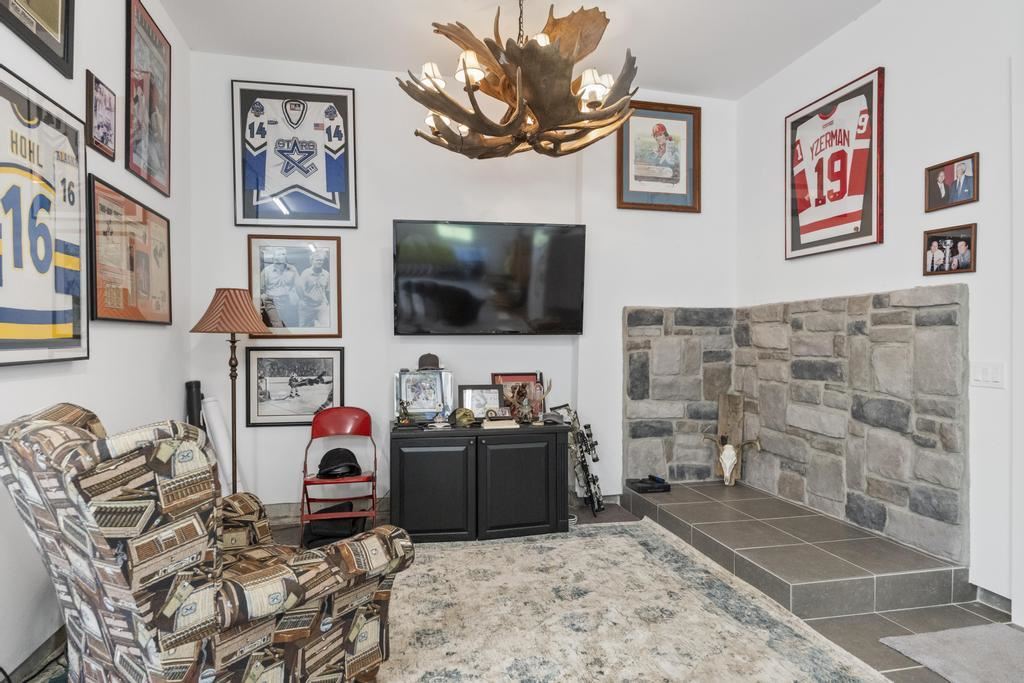 4435 Lake Shore Drive