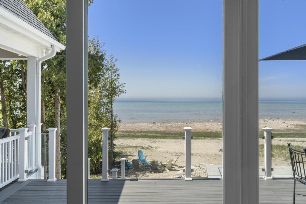 4435 Lake Shore Drive