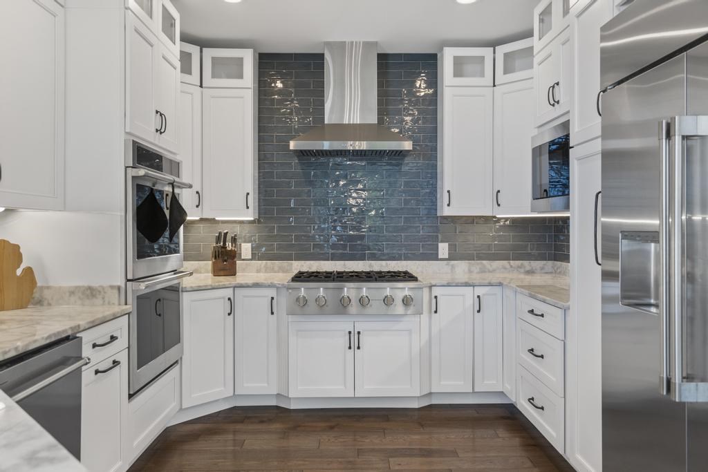 4435 Lake Shore Drive