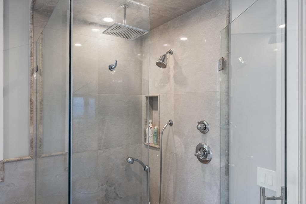 4435 Lake Shore Drive