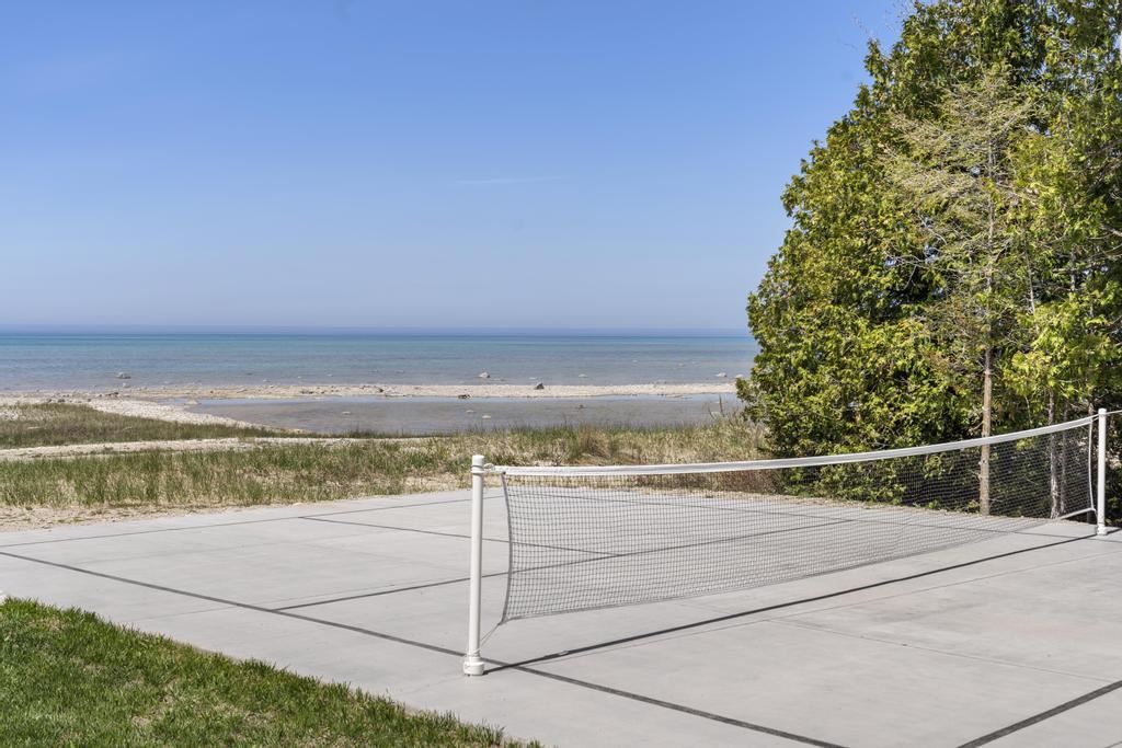 4435 Lake Shore Drive