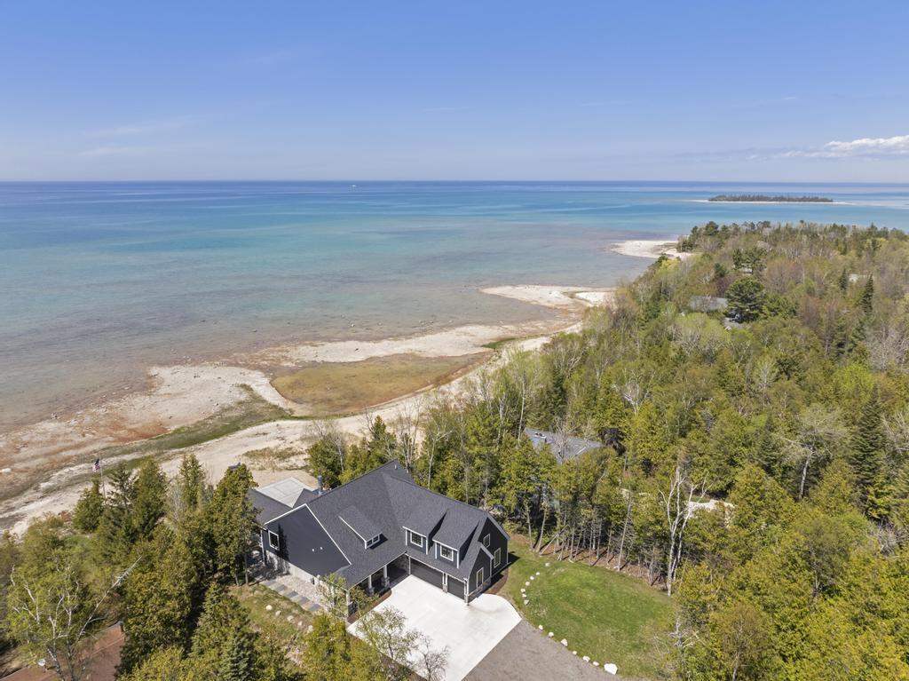 4435 Lake Shore Drive