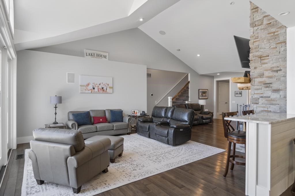 4435 Lake Shore Drive