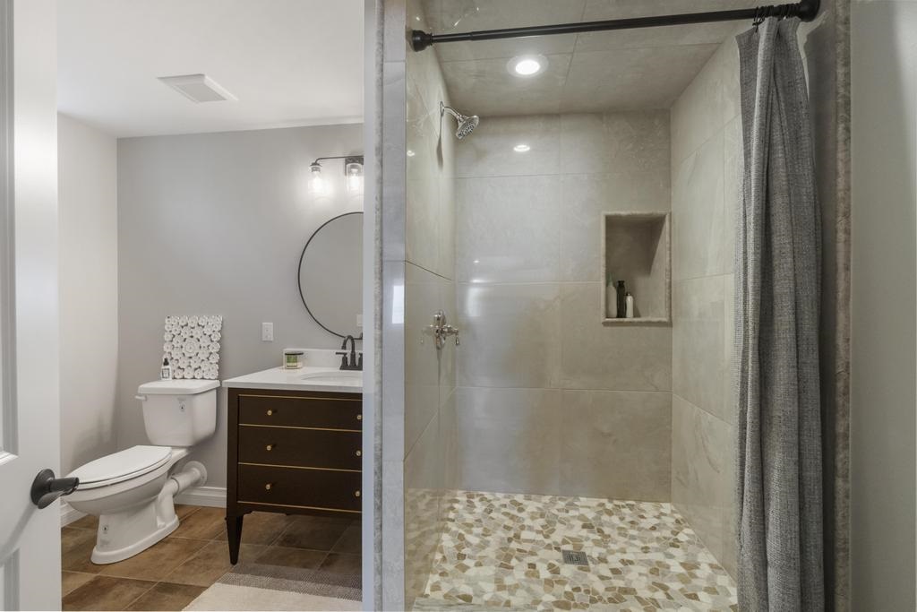 4435 Lake Shore Drive