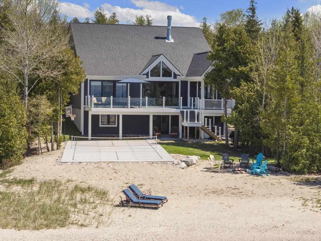 4435 Lake Shore Drive