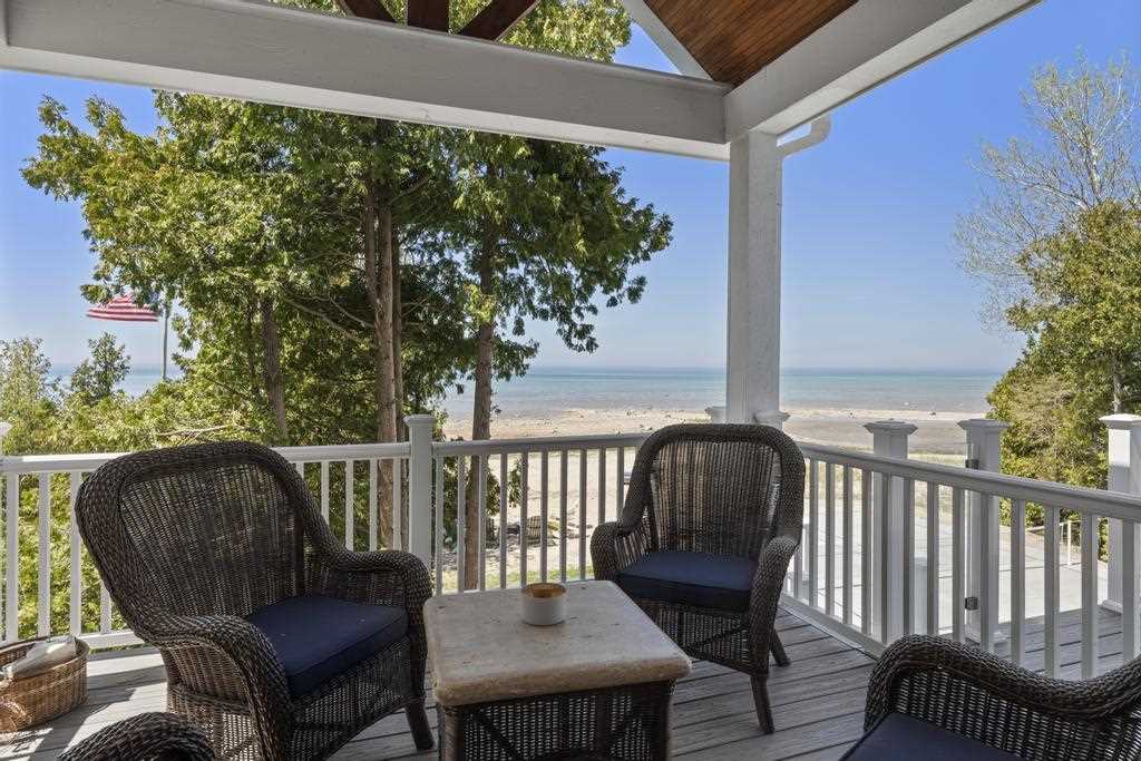 4435 Lake Shore Drive