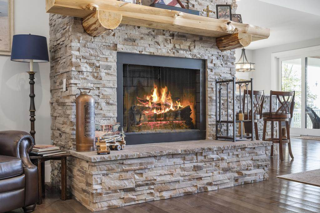 4435 Lake Shore Drive