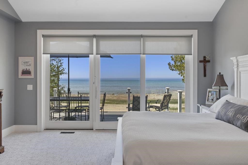 4435 Lake Shore Drive