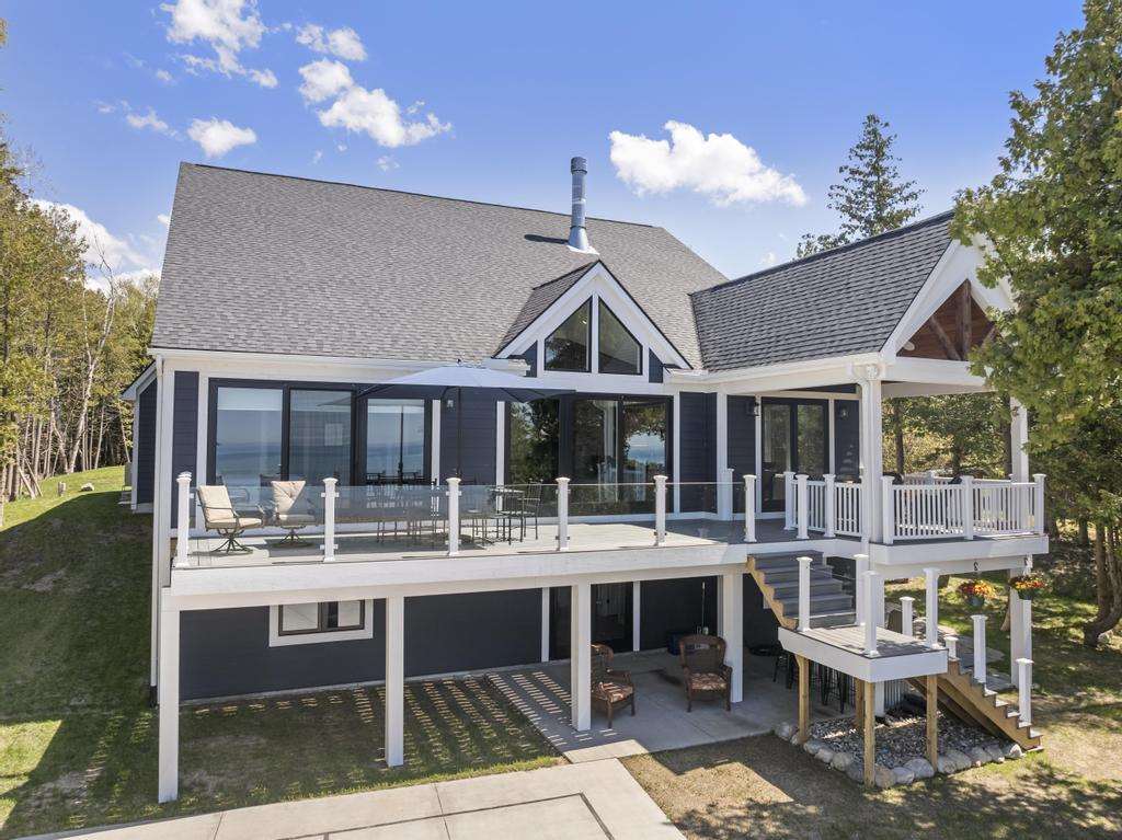 4435 Lake Shore Drive