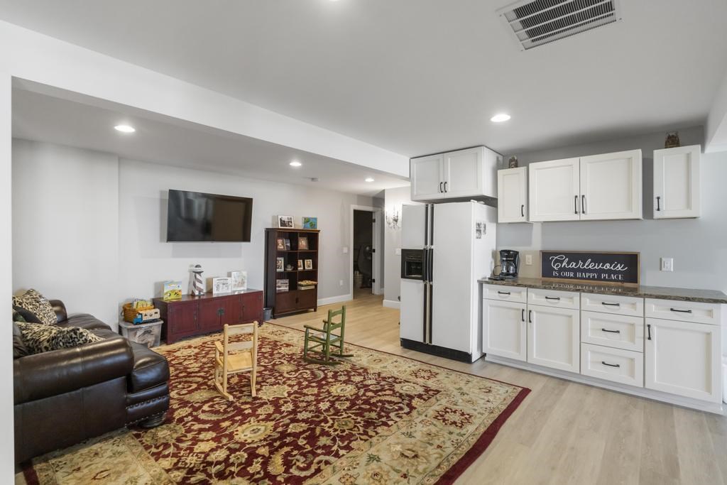 4435 Lake Shore Drive