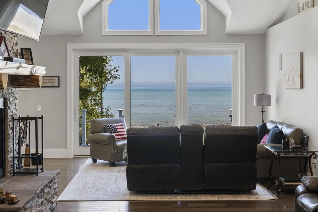 4435 Lake Shore Drive