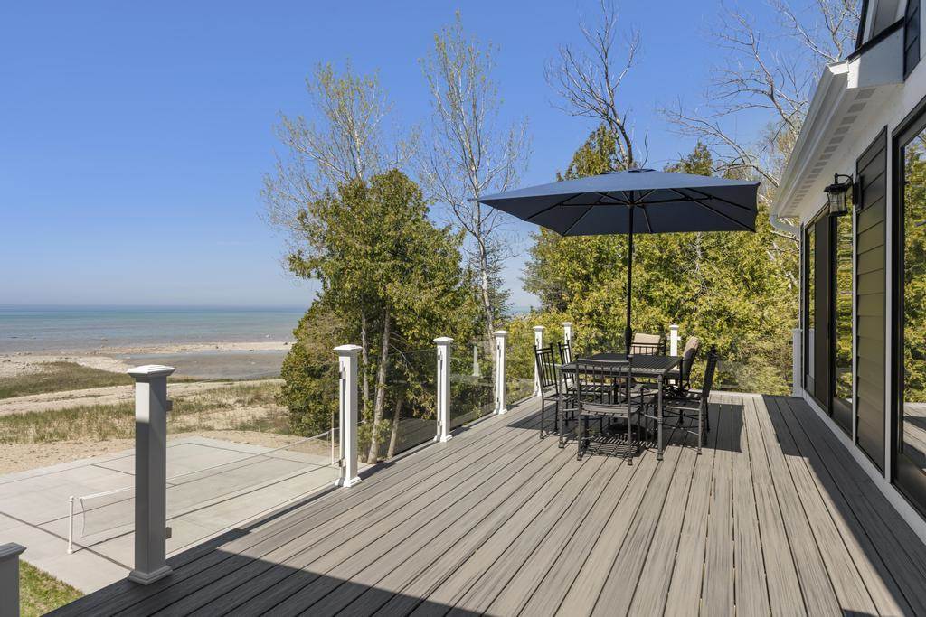 4435 Lake Shore Drive