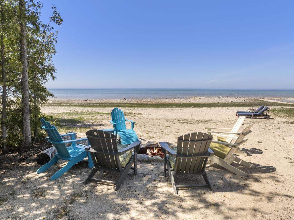 4435 Lake Shore Drive