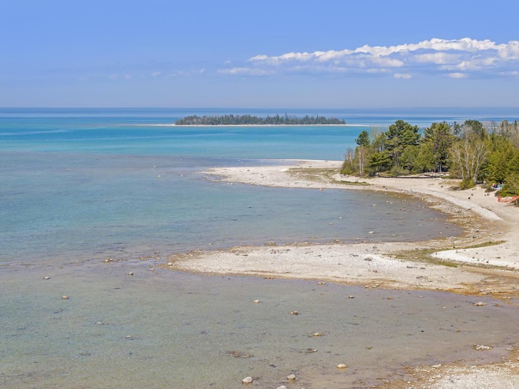 4435 Lake Shore Drive