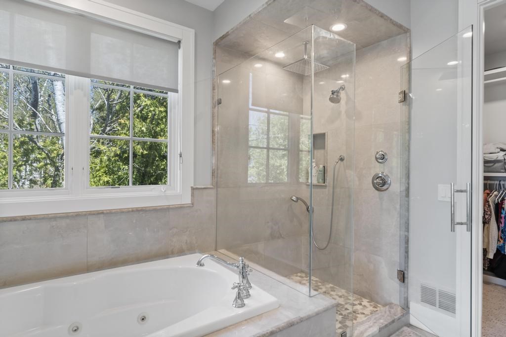 4435 Lake Shore Drive