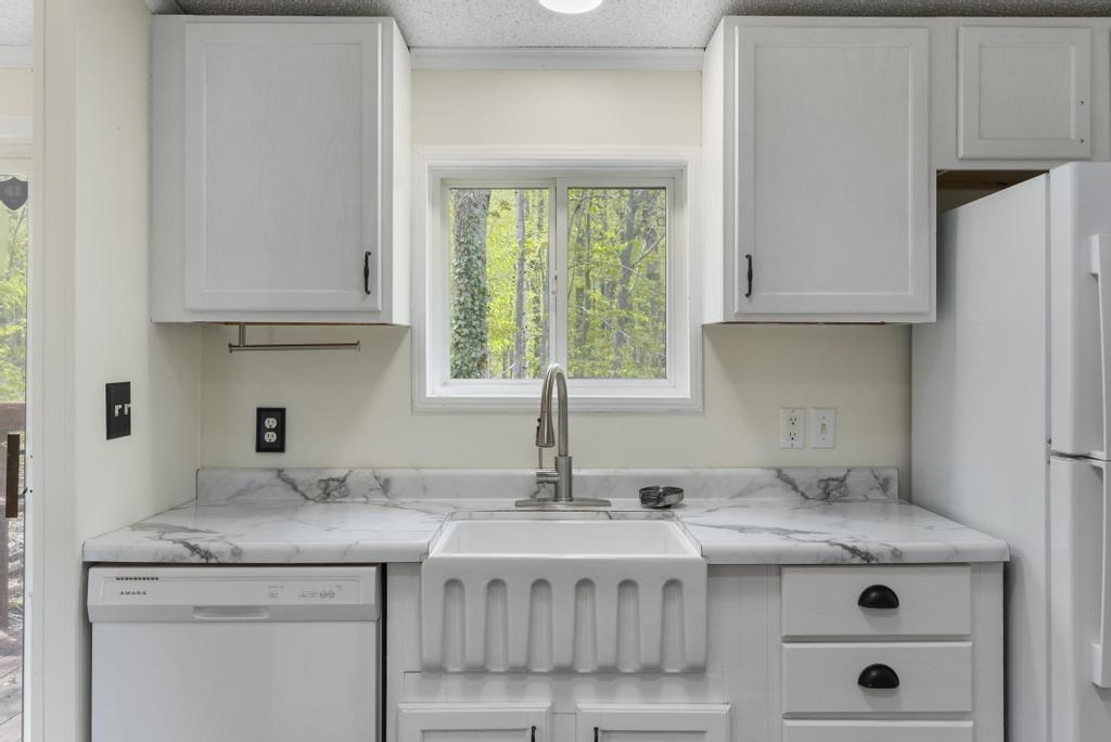 7245-83 Upper Kelsey Drive