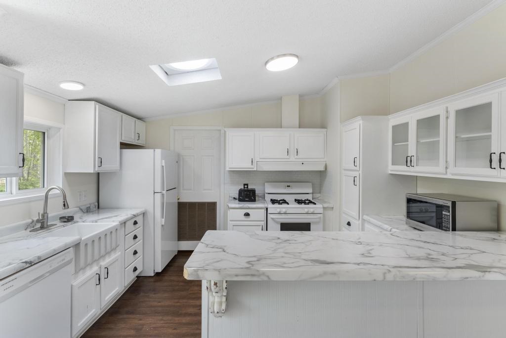 7245-83 Upper Kelsey Drive