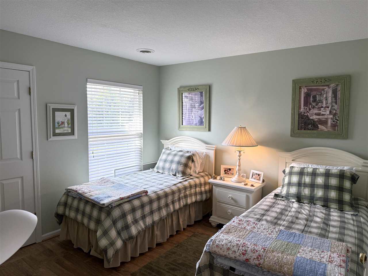 13435 Creekside Lane