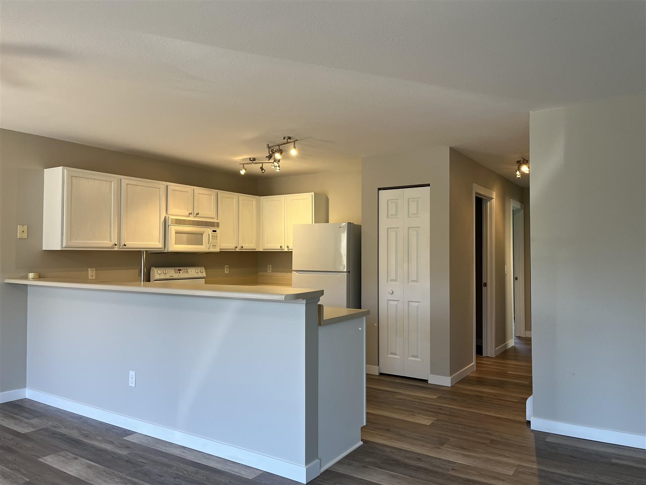 673 Pine Pointe Drive Unit: 6