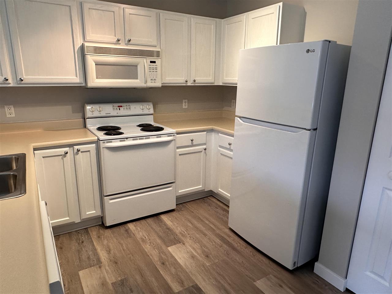 673 Pine Pointe Drive Unit: 6
