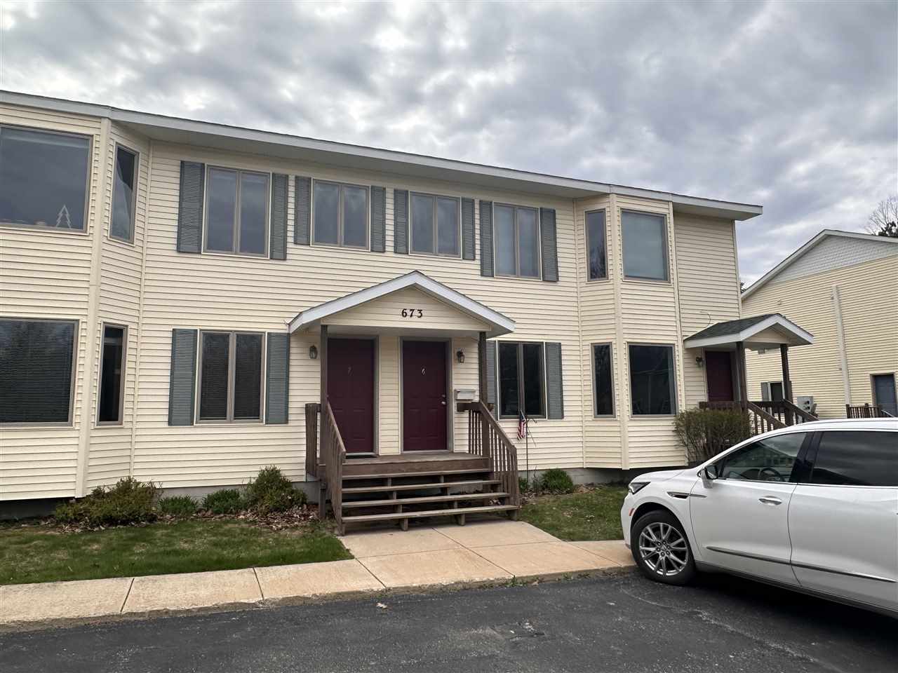 673 Pine Pointe Drive Unit: 6