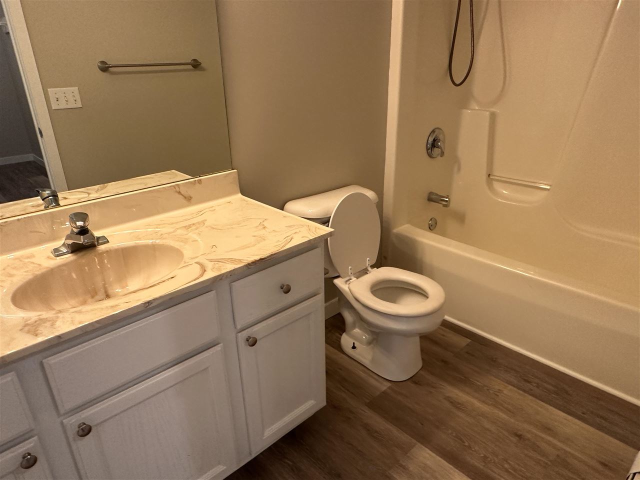 673 Pine Pointe Drive Unit: 6