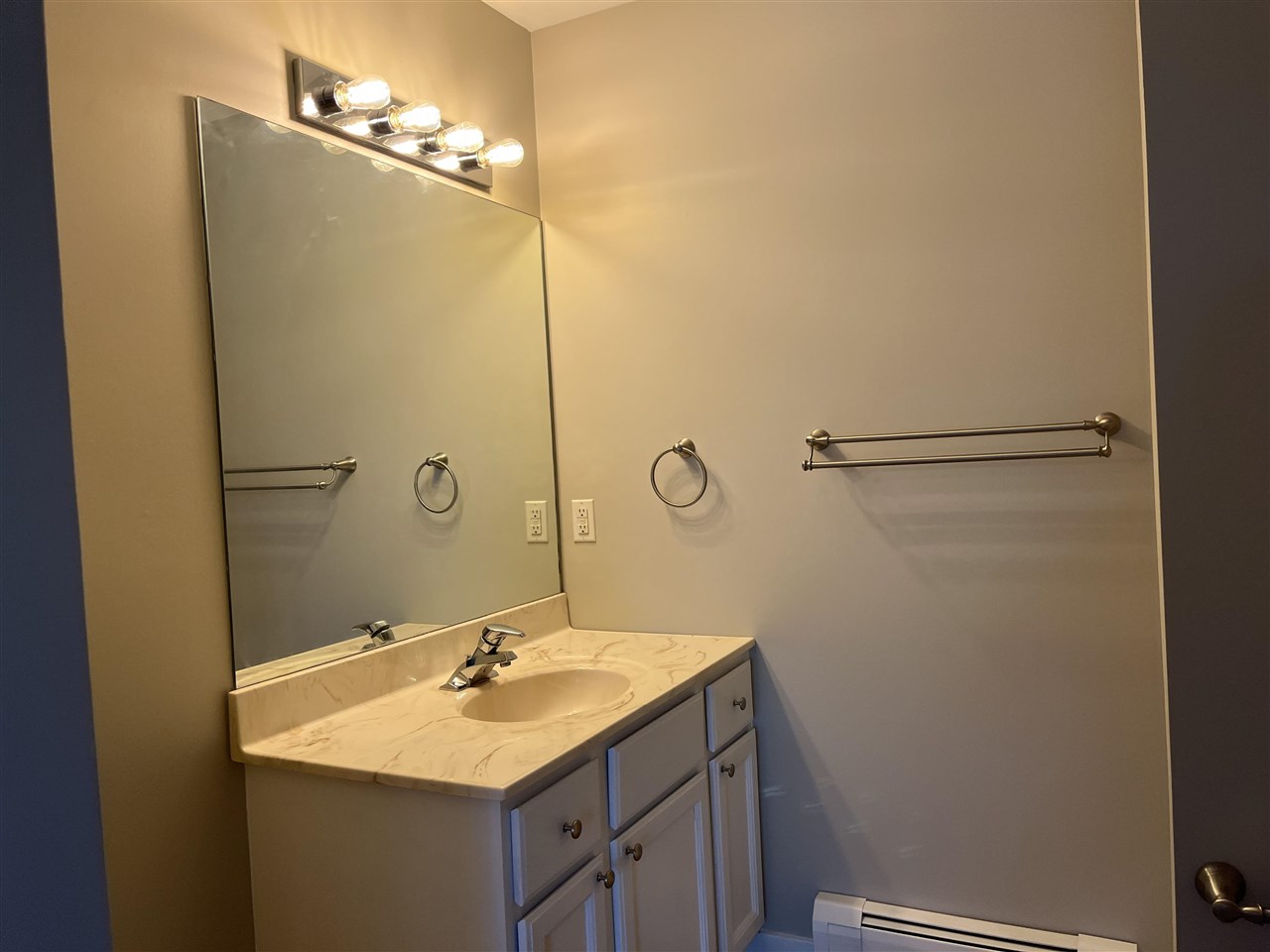 673 Pine Pointe Drive Unit: 6