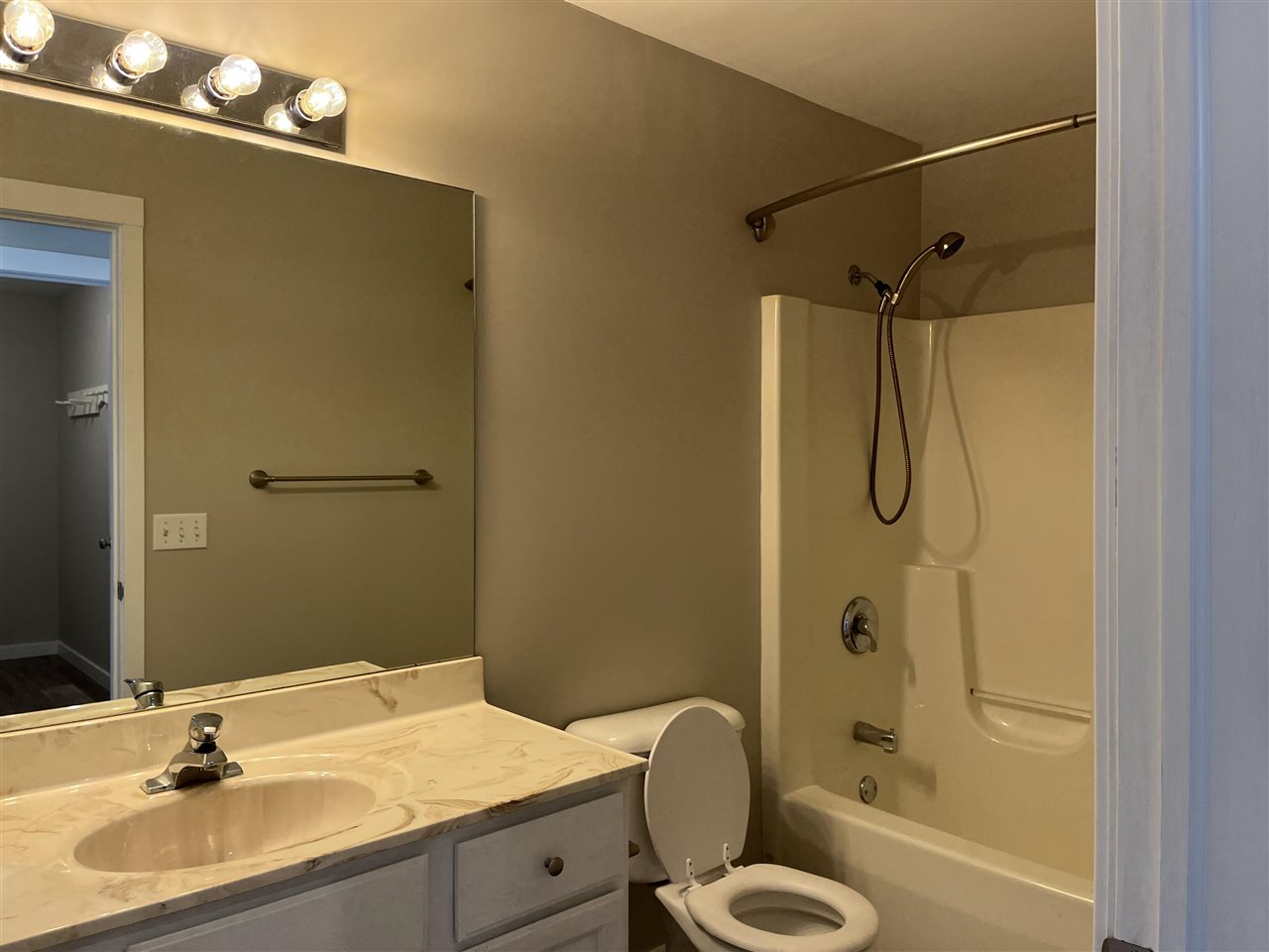 673 Pine Pointe Drive Unit: 6