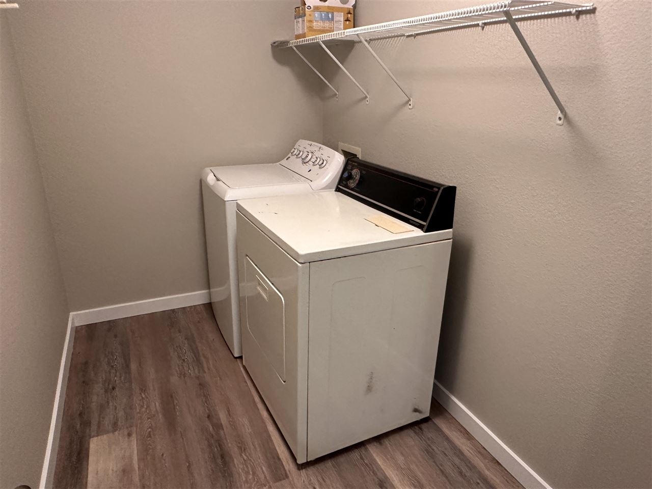 673 Pine Pointe Drive Unit: 6
