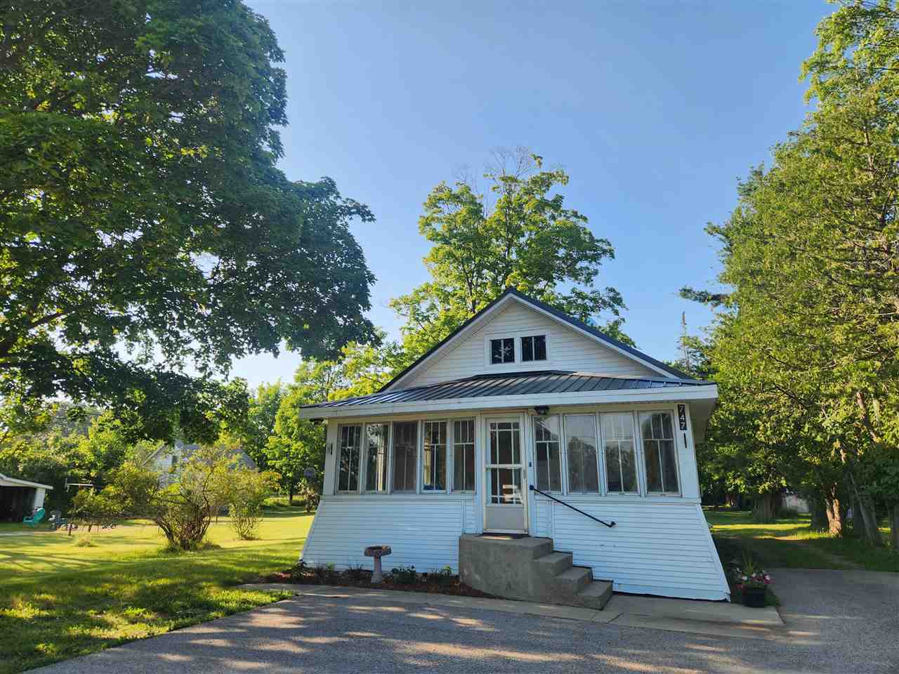 747 Petoskey Ave